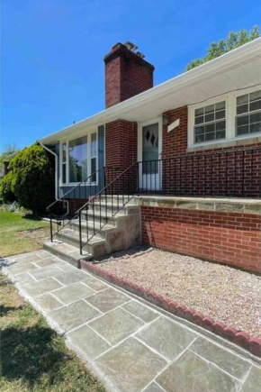 Spacious single family home close to VA and DC 5mins to MGM